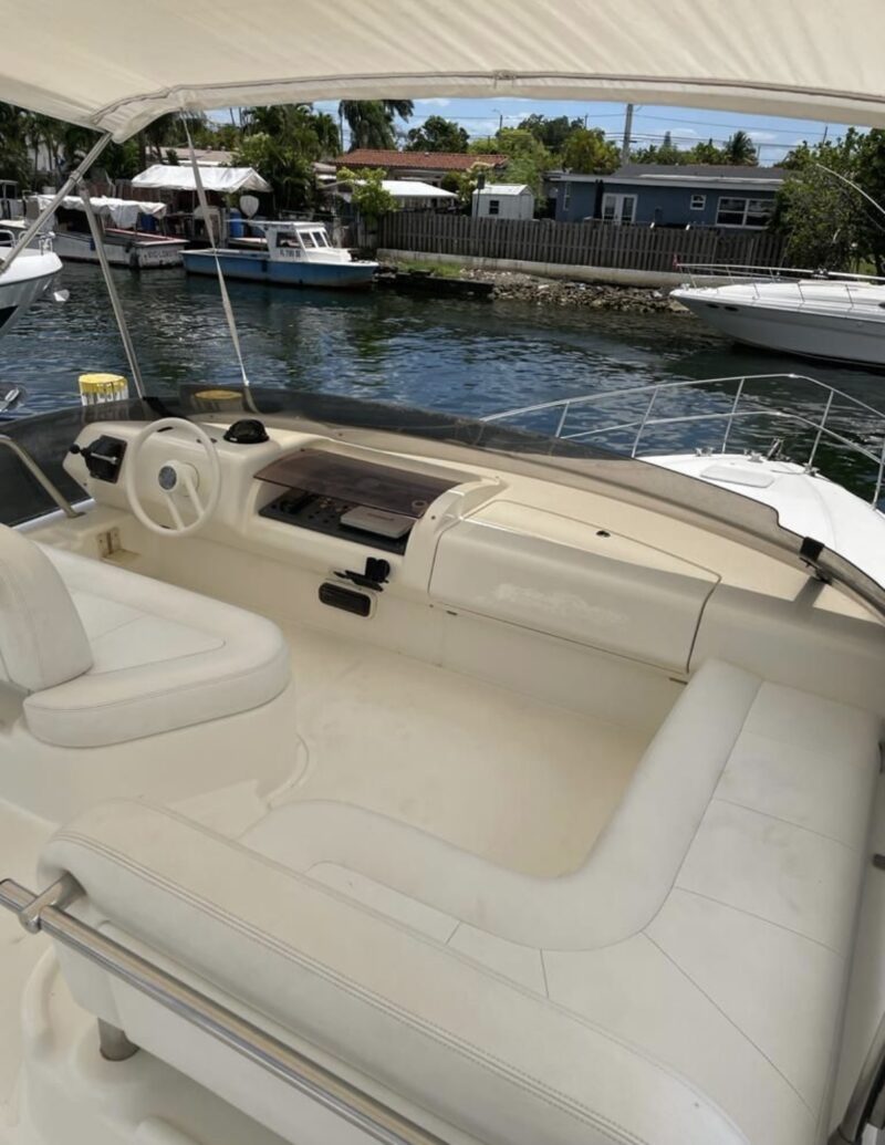 50ft Azimut available in Miami with 1 Jet Ski included for one hrs. - Image 2